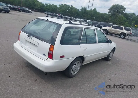 1998 Ford Escort Se z USA, uszkodzony, nr VIN 3FAFP15P6WR256918